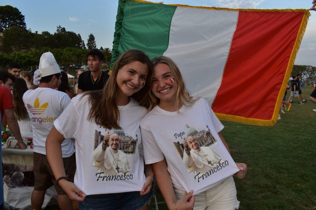 Florence returners show off their sick shirts of Pope Francis