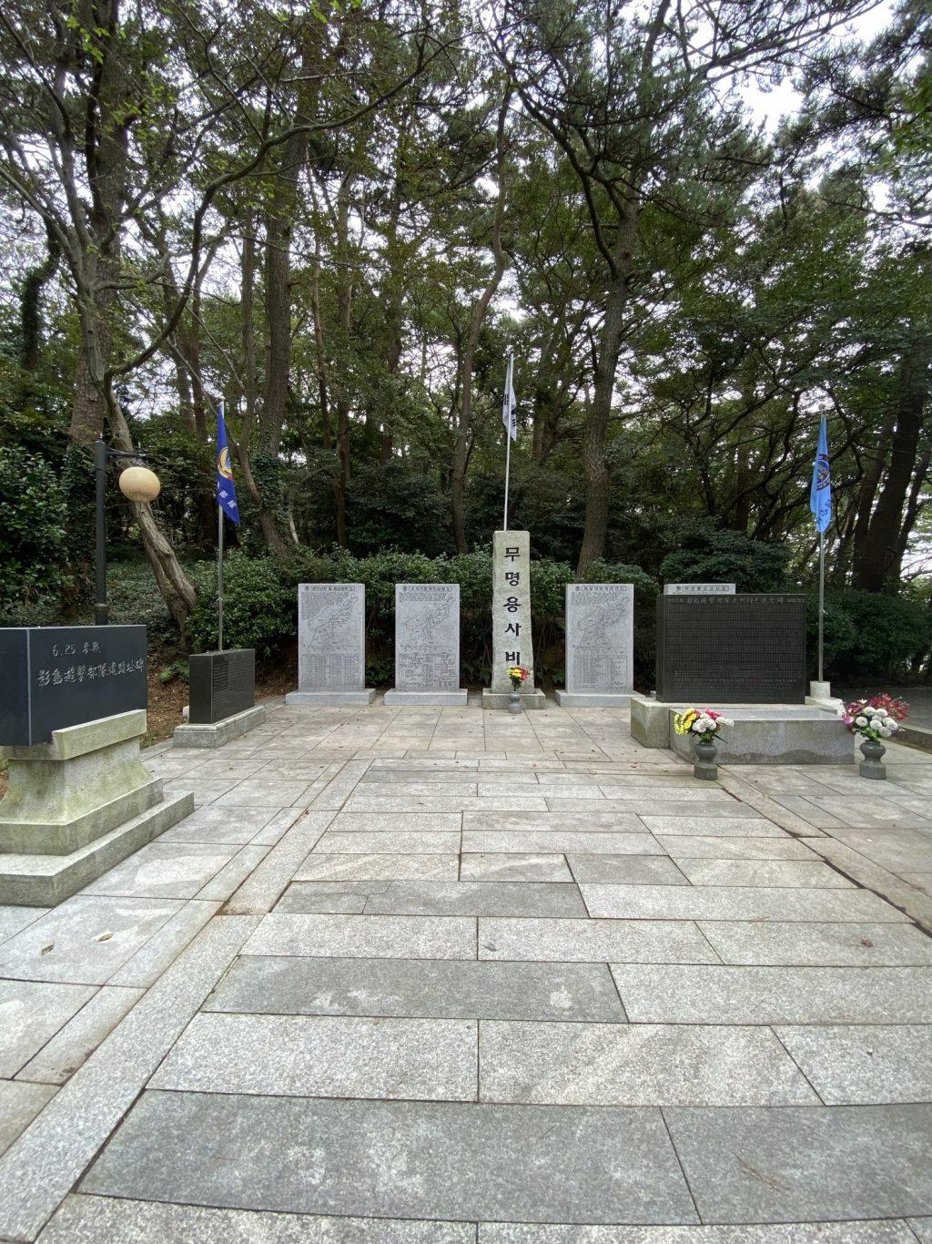 The tallest monument in the center reads "Mu-myeong-yong-sa-bi," which means unknown soldier at Taejongdae Geopark on Oct. 4. After visiting this memorial, I grew a deeper respect for the soldiers who fought for South Korea with tenacity.