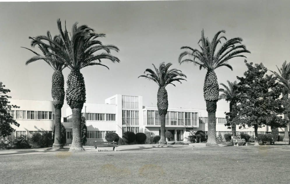 Marilyn_Hall_on_the_Los_Angeles_campus_1950s.jpg