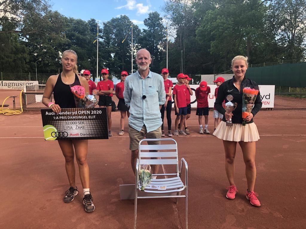 Zaar receives her award for the Audi Danderyd Tournament next to Tournament Director Kenneth Bergbom and finalist Fanny Östlund on Aug. 23. This was Zaar's last tournament before returning to Malibu on Friday. Photo courtesy of Lisa Zaar