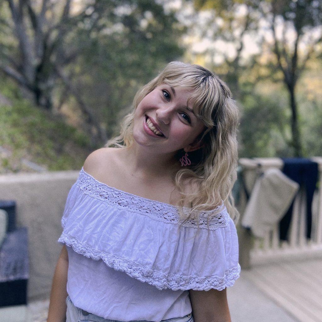 Senior Jolie Lowe poses outside of her Malibu apartment. Lowe said adjusting to a now socially distanced Malibu has been the biggest change from her time at home in Oregon this summer. Photo courtesy of Jolie Lowe