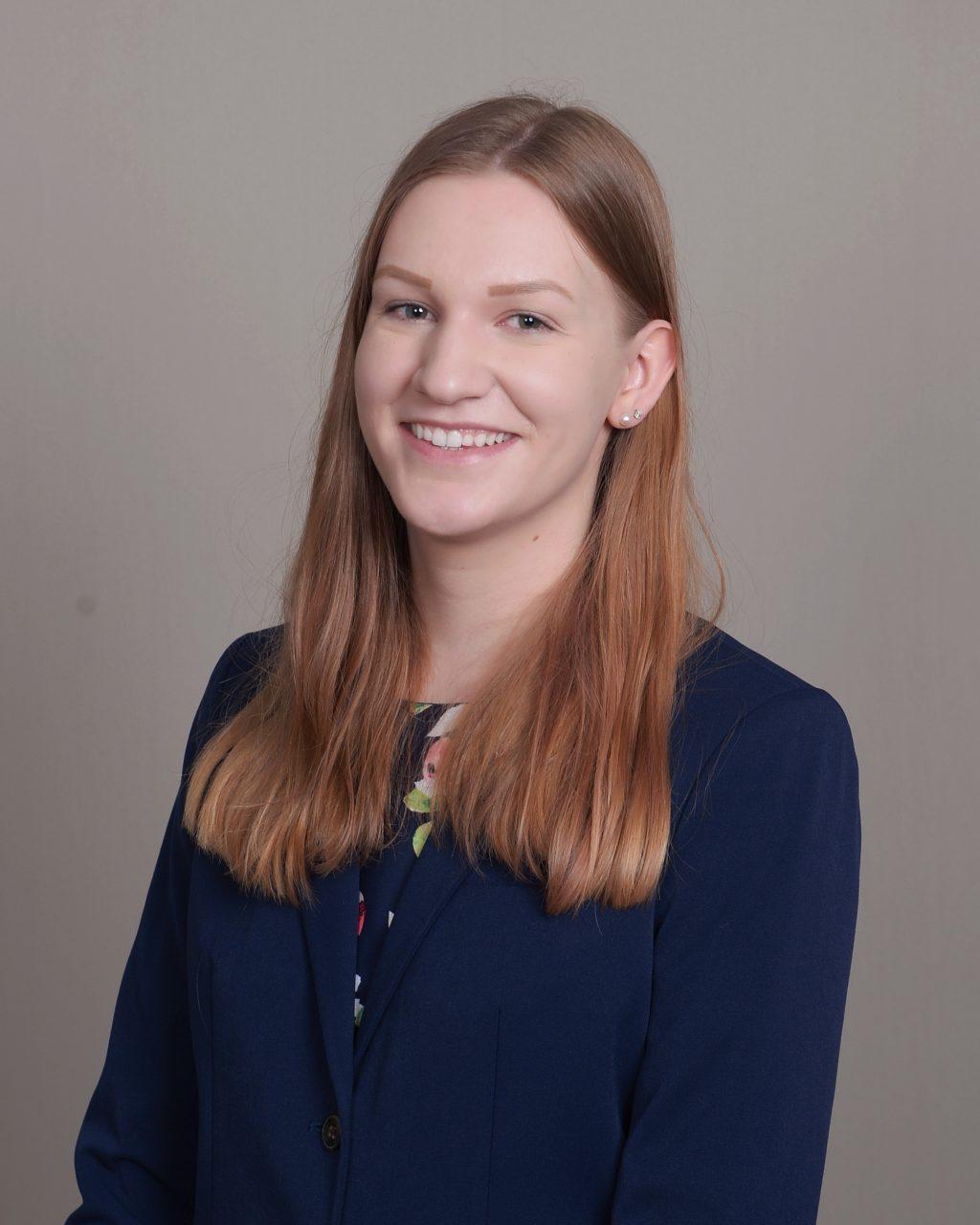 Graduate Assistant Mackenzie Mazen poses for a headshot in mid-March at Pepperdine University. Mazen has utilized Twitter this season to support the team due to no in-person games. Photo courtesy of Mackenzie Mazen