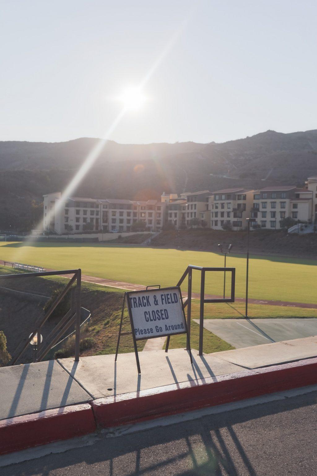 Pepperdine’s Campus Recreation recommends masks for outdoor activities in the fall 2021 semester but will not enforce a capacity limit for indoor activities. Previously, members of the Pepperdine Community wanting to use the Firestone Fieldhouse had to make a reservation. Photo by Ryan Brinkman