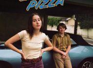 Review: Paul Thomas Anderson Fuses Comedic Nostalgia and Awkward First Love in ‘Licorice Pizza’