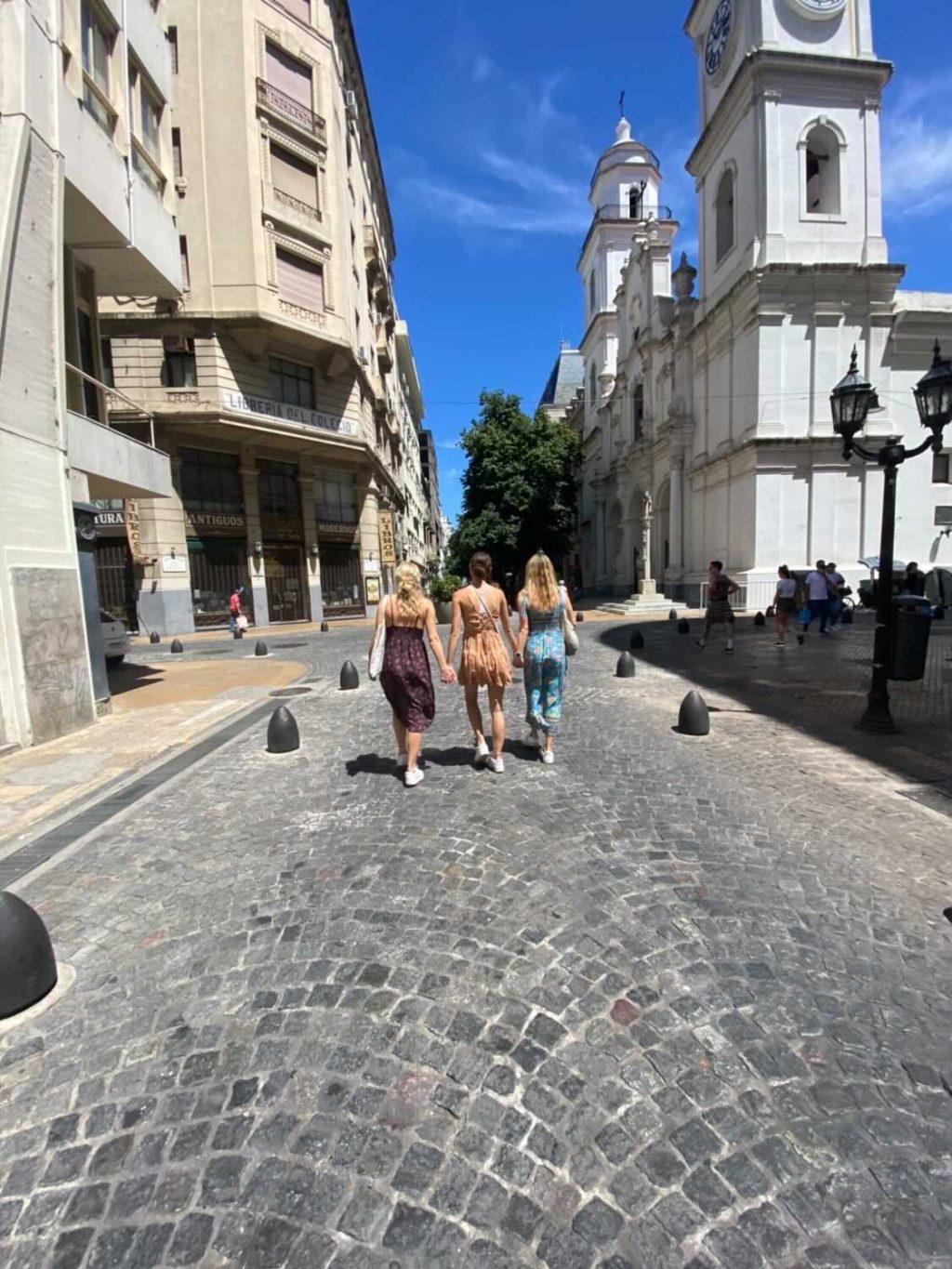 In January, Buenos Aires participants roam the streets of Buenos Aires. Scott said in between classes they love exploring the city. Photo courtesy of Savanna Scott