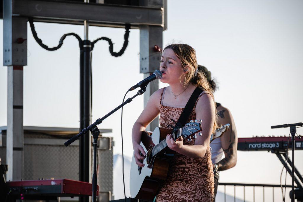 Olivia Knox sings her pop songs for Pepperdine students at Pacific Sounds. Knox, said this was her first time performing since the pandemic, and it felt great getting back on stage. Photo by Lucian Himes
