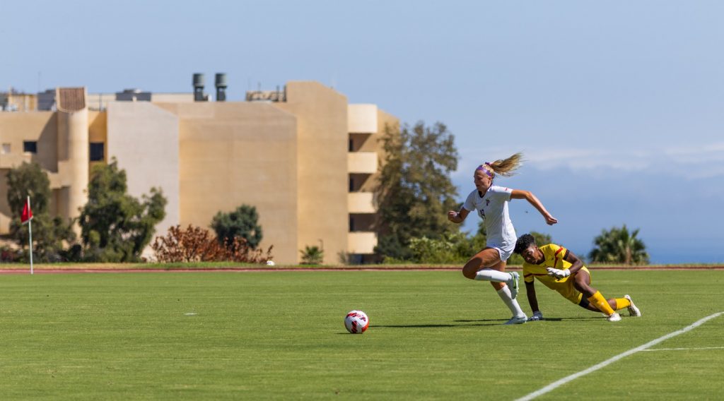 Senior midfielder Carlee Giammona zips past CSU Northridge redshirt senior goalkeeper Taylor Thames for the Waves' first goal. Giammona said the team is using last season's success to build something special this year.