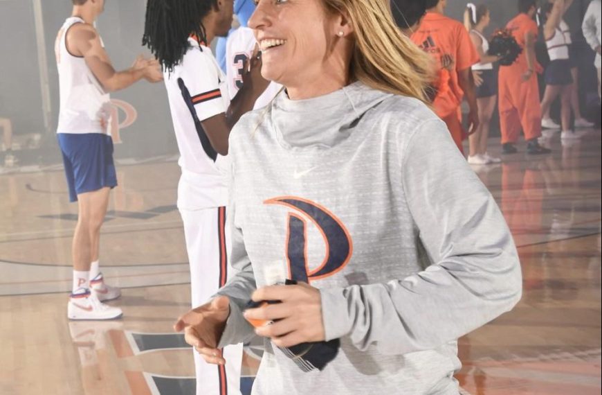 Women’s Basketball Head Coach Kristen Dowling Steps Down