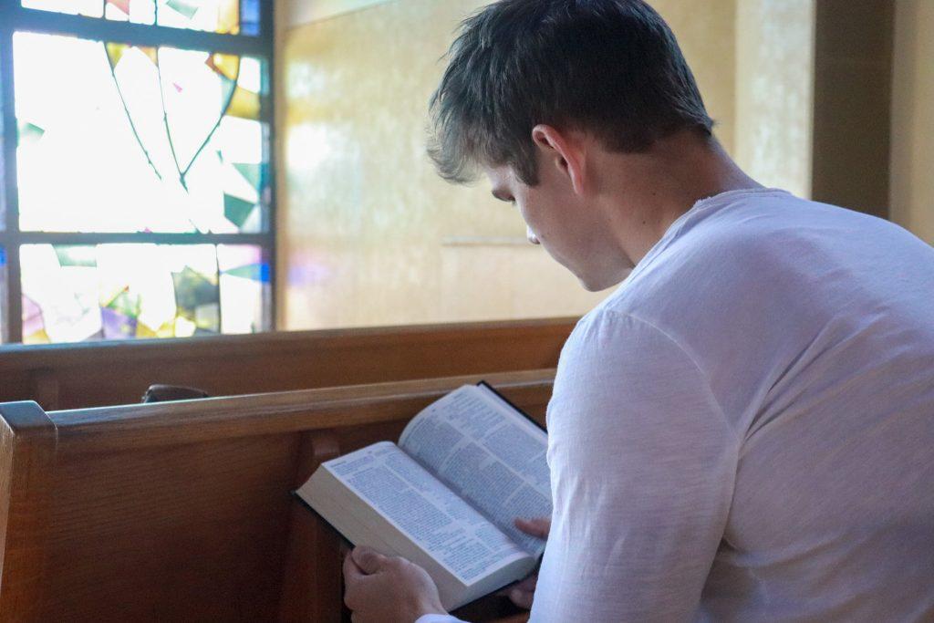 Nelson reads his Bible during his daily devotional in the Pepperdine Stauffer Chapel on Feb. 25. Nelson said spending quiet time alone with God is an integral part of his morning routine.