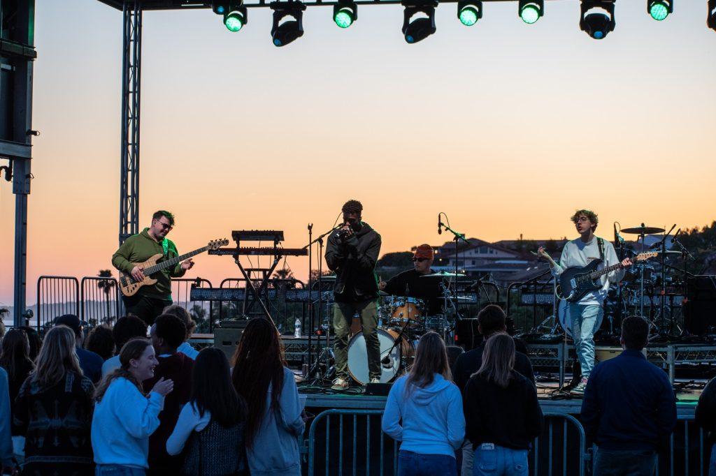 Jayo performs at PSMA on Alumni Park on March 25. The Board hosted PSMA for the Pepperdine community. Photo by Brandon Rubsamen