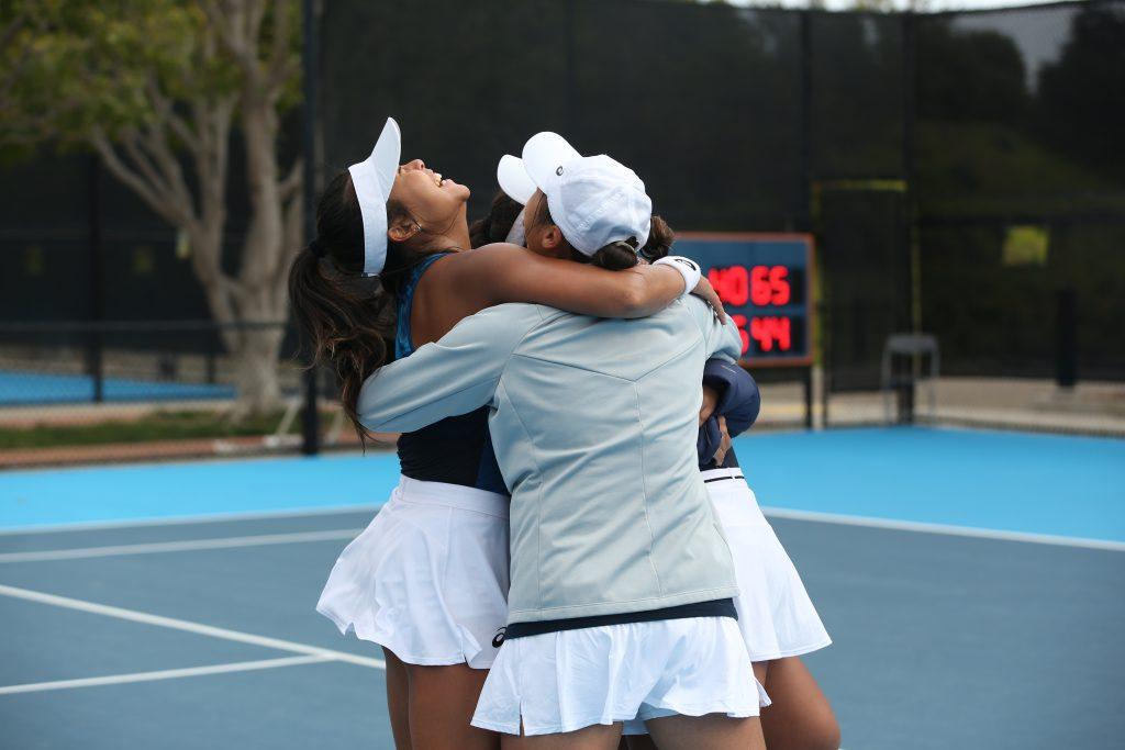 The Waves come together in celebration during their match March 5, at the Ralphs-Straus Tennis Center. The match against No. 21 Oklahoma was the Waves' sixth consecutive ranked win, according to Pepperdine Athletics. Photo courtesy of Pepperdine Athletics