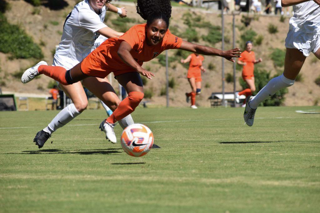 Redshirt junior defender Kam Pickett defends the right wing on Tari Frahm Rokus Field on Aug. 17. Pickett was a dominant defensive force throughout the game.
