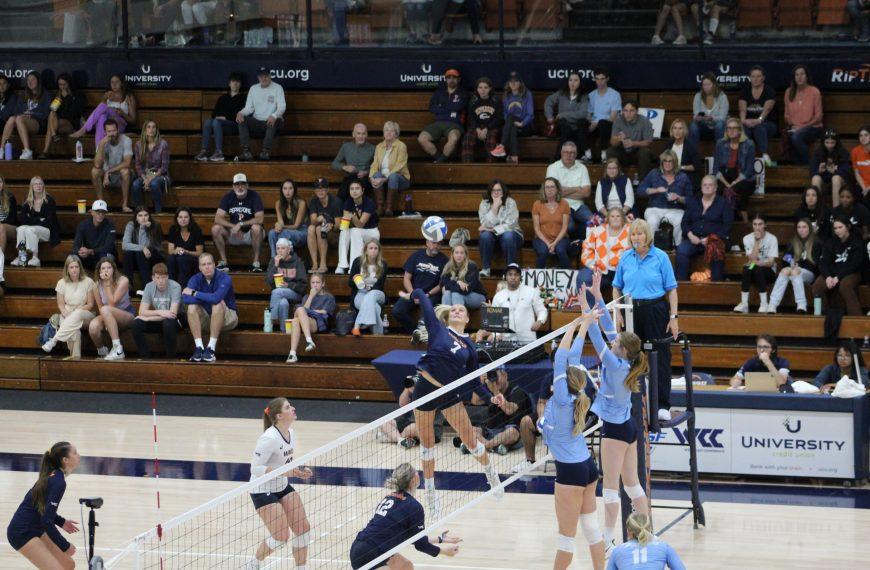 Women’s Volleyball Clinches West Coast Conference Title on Senior Night