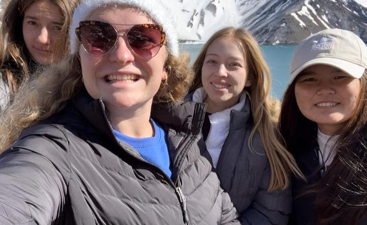 McCoshum, second from left, poses with the friends she made during her year abroad in Buenos Aires, Argentina. McCoshum said she found a quality friend group during her travels in Buenos Aires. Photo courtesy of Morgan McCoshum