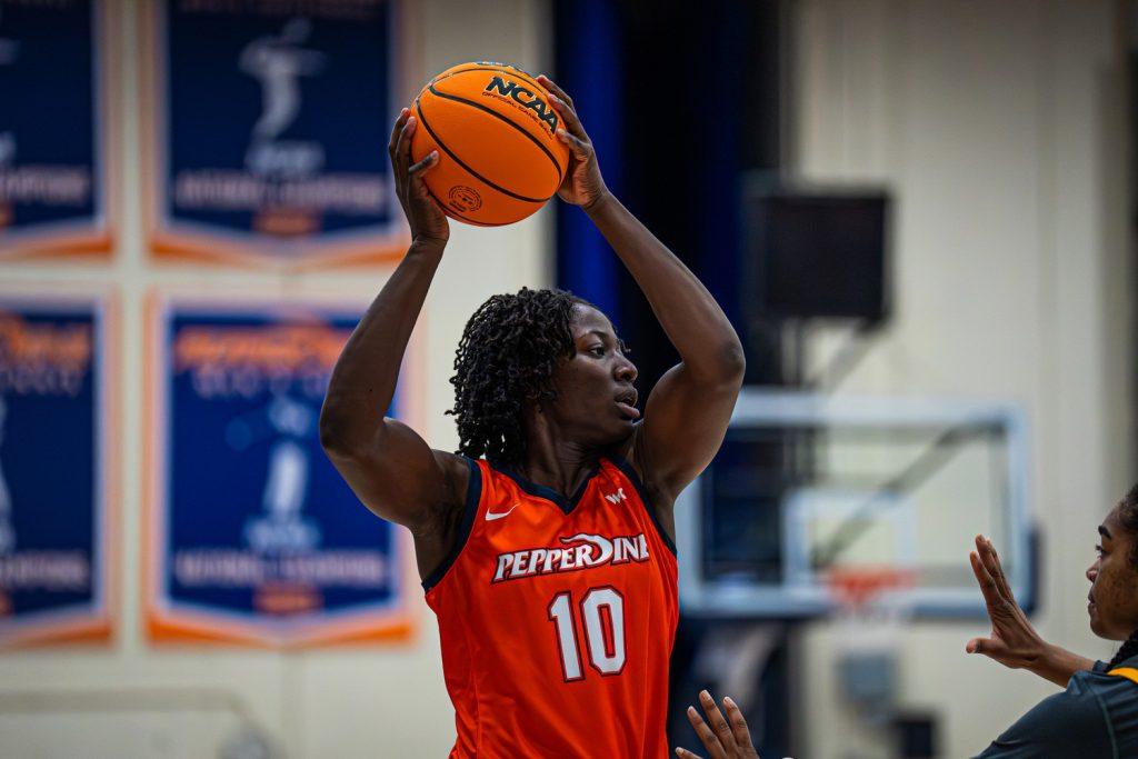 Senior starting forward, Jane Nwaba, looks for an open player against Long Beach State on Nov. 27 in Firestone Fieldhouse. Nwaba finished the game with ten points scored for the Waves.
