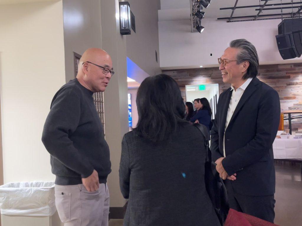 Makoto Fujimura converses with Ronald Hazama on Jan. 18, in the Lighthouse. There was a small reception after the lecture, where a group of people, including Ronald Hazama, gathered to meet Makoto Fujimura.