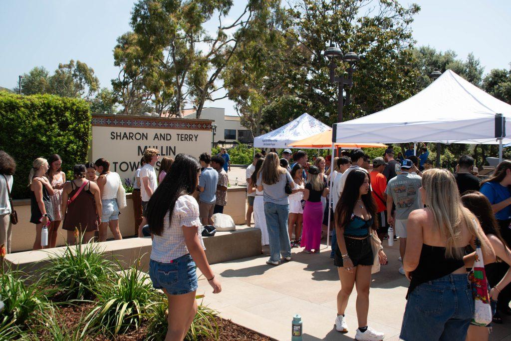 First-year students gather in Mullin Town Square to celebrate the closing of NSO week Aug. 16. NSO week lasted from Aug. 12 through Aug. 16.