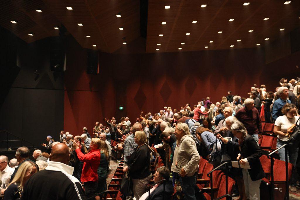 Nearly 300 attendees pack Smothers Theatre. Lisa Smith Wengler, the namesake of Pepperdine’s Center for Fine Arts, was also in attendance.