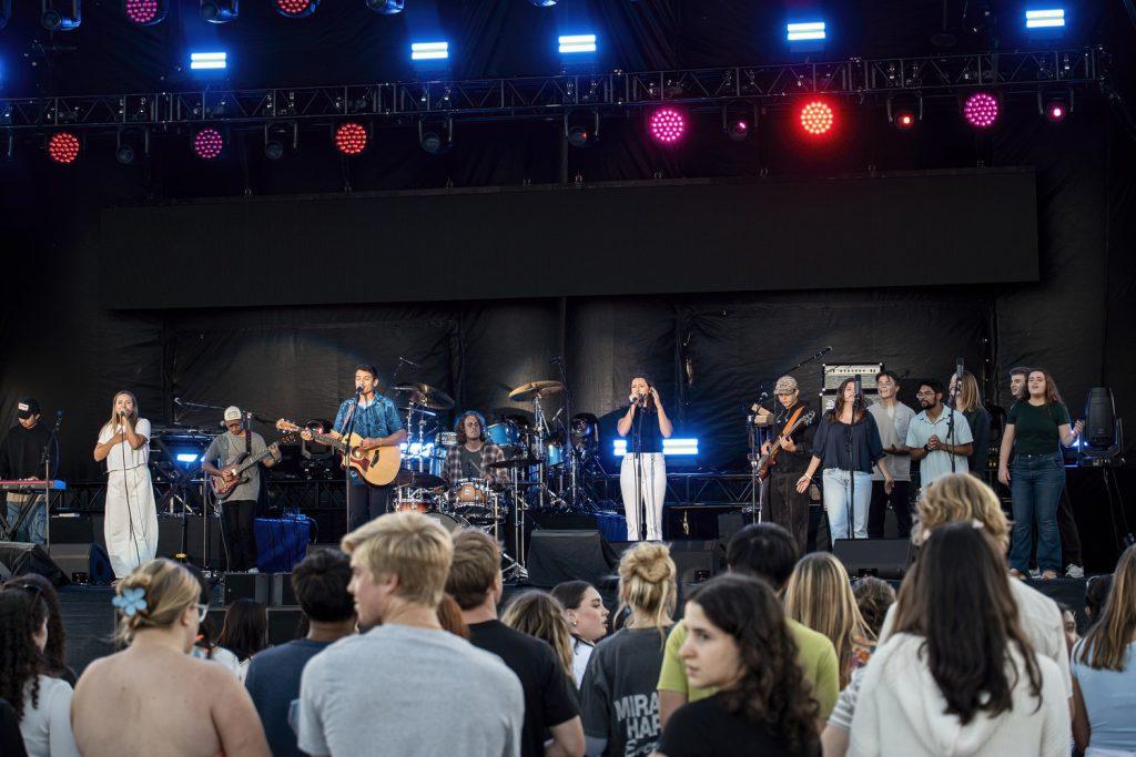 WAVES WORSHIP performs at the 2024 Pepperdine Worship Summit on Sept. 14 on Alumni Park. Students and staff came together on stage: [left to right] Nathan Lee, Lily Salanty, Jordan Seah, Ko Ku, Noah Dearborn, Jadyn Gaertner, Marcus Klotz, Amelia Mordon, Jonas Hamilton, Luke Yang, Hailey Emmons, Jonas Hamilton and Anna Spivey. Photo courtesy of Lily Salanty