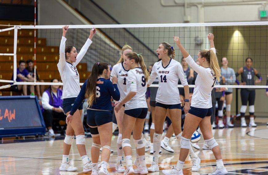 Women’s Indoor Volleyball Sweeps Portland