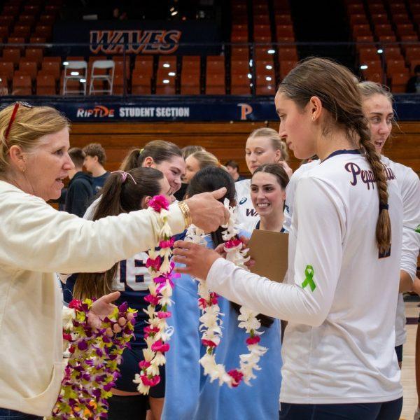 Women’s Indoor Volleyball Sweeps Santa Clara on Senior Night