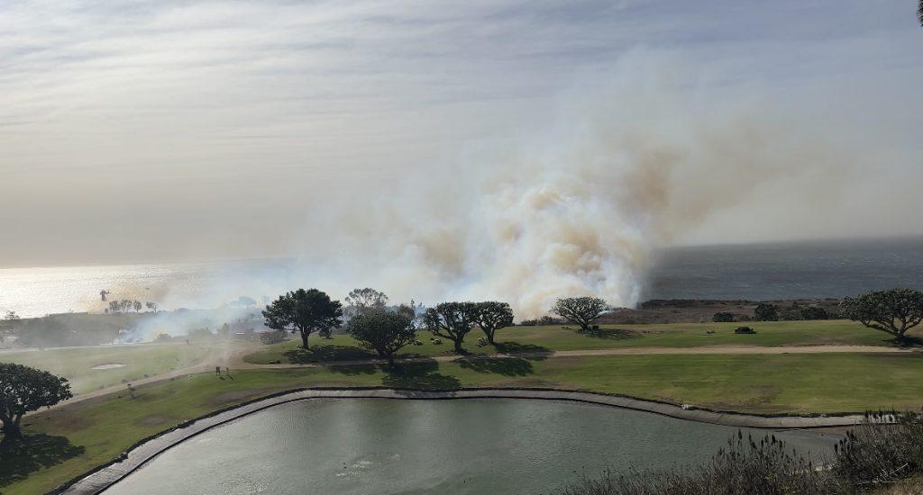 Flames and smoke from the Board Fire can be seen at Bluffs Park in Malibu Wednesday morning. The fire could be seen from campus and closed traffic on Pacific Coast Highway. Photos by Gabrielle Salgado