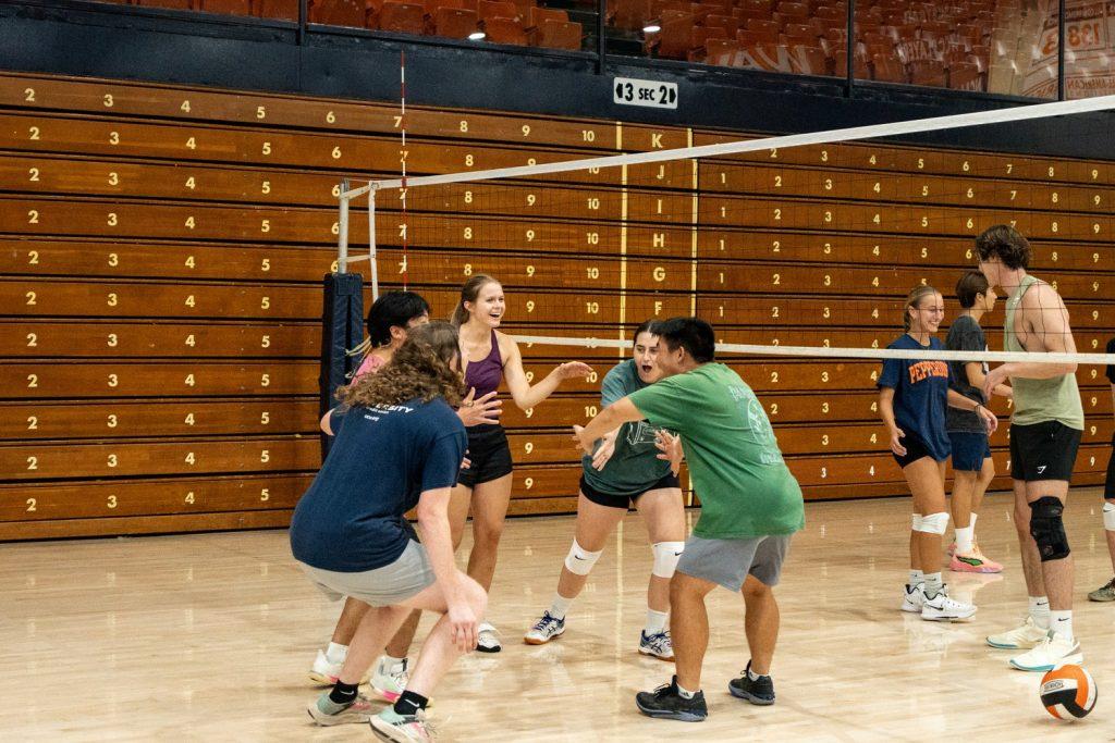 A group of intramural volleyball players prepare for an Intramural Volleyball Advanced League game Sept. 9 at Firestone Fieldhouse. Volleyball is just one intramural sport Campus Rec has to offer, with beginner leagues offered as well. Photo courtesy of Julian Baker