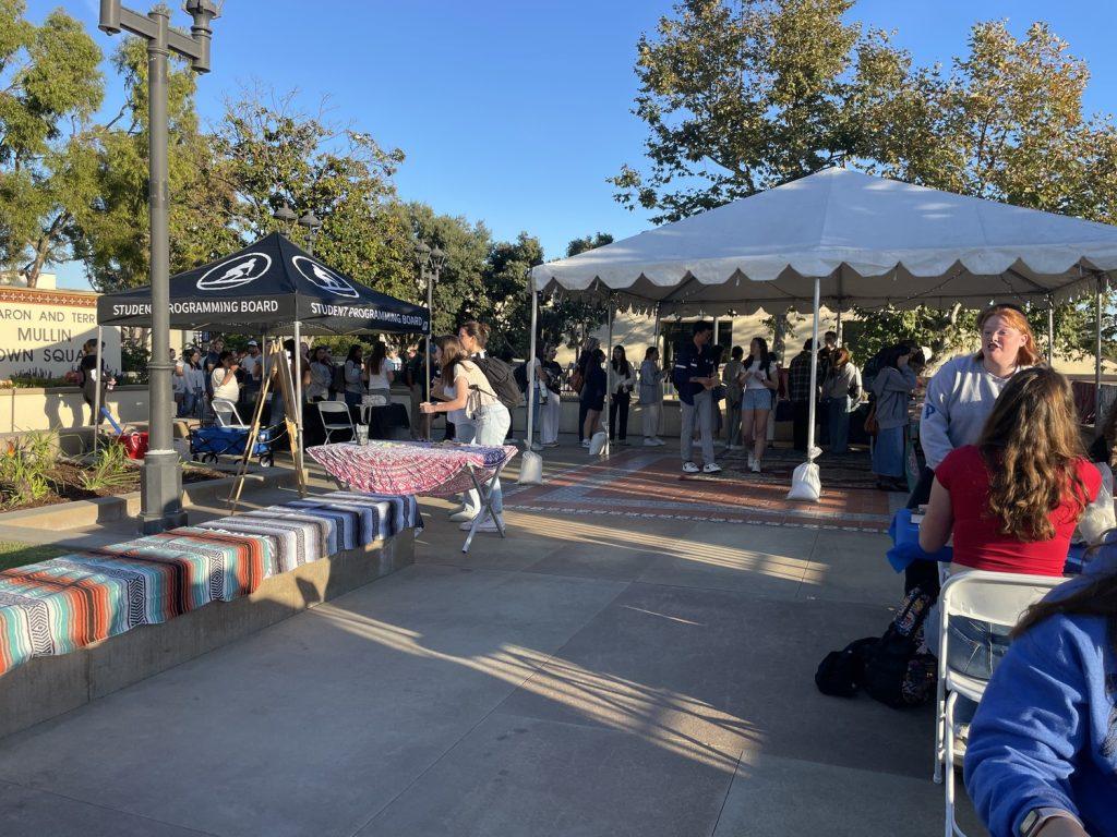 A line wraps around Upper Mullin Town Square for the Blind Date with a Book event Oct. 25. Students in attendance could grab a free book, a boba tea and participate in various arts and crafts activities. Photo by Mackenzie Krause