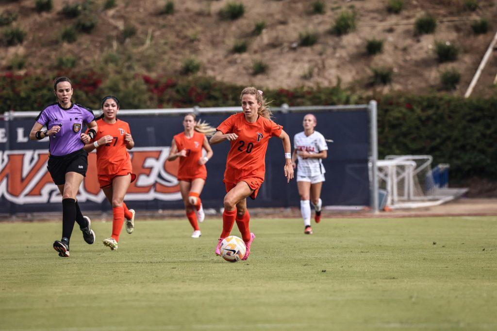 Graduate midfield/forward Tori Waldeck goes on a fast break against Gonzaga on Nov. 4, 2023 at Tari Frahm Rokus Field. Waldeck assisted the only goal the Waves picked up in this match. Photo courtesy of Pepperdine Athletics