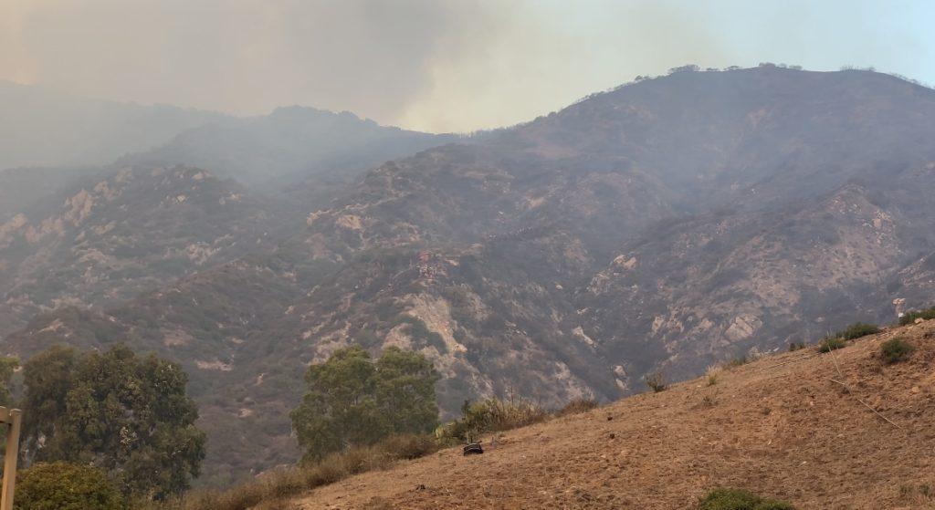 Smoke covers the mountains surrounding Pepperdine. The Franklin Fire ignited Monday night and has burned over 4,000 acres. Photos by Gabrielle Salgado