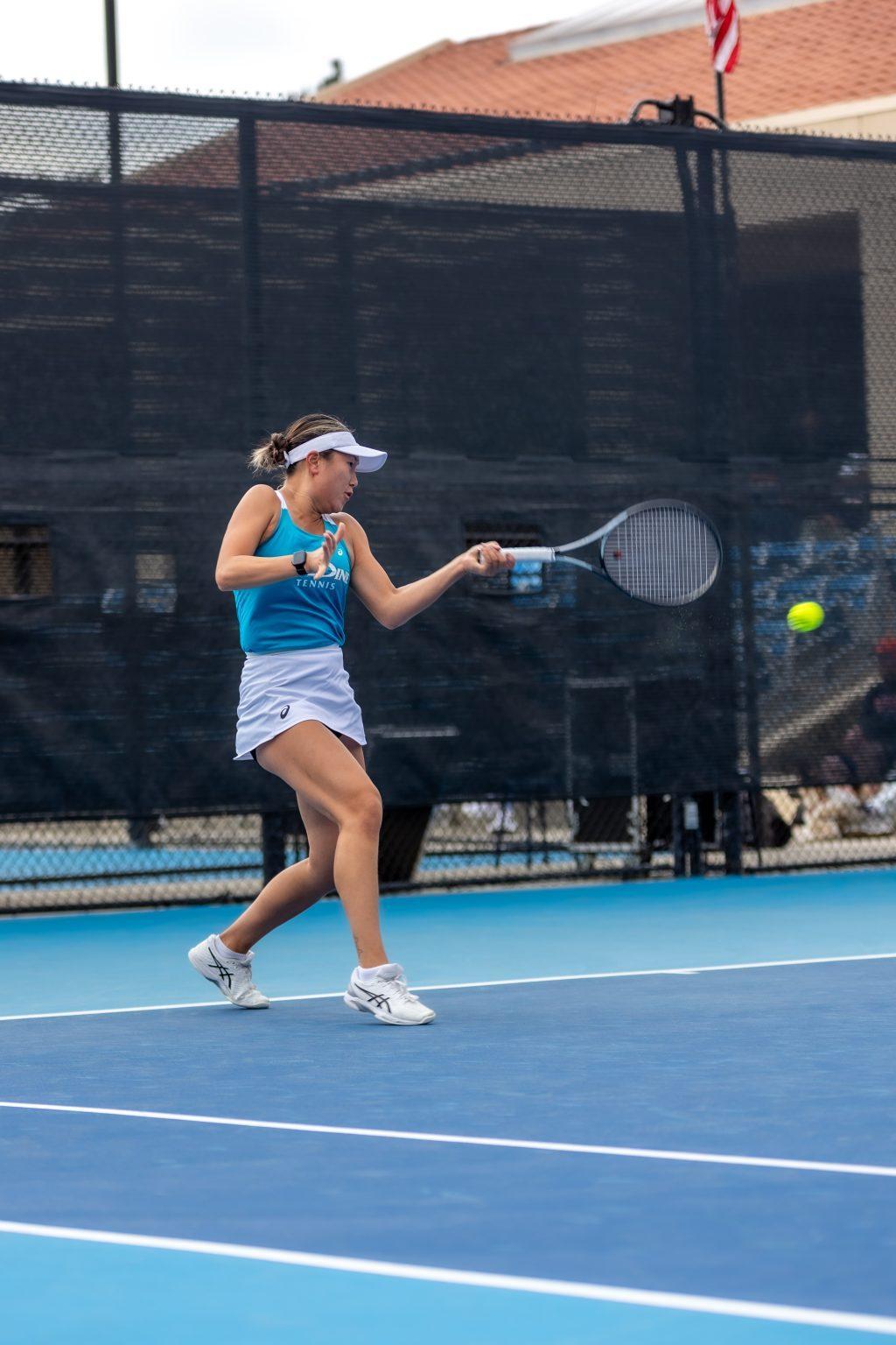 Sophomore Vivian Yang prepares for a swing against her Arizona opponent Jan. 25 in her singles win at the Ralphs-Straus Tennis Center. Yang is a returner for the Waves this year alongside her doubles partner senior Savannah Broadus.