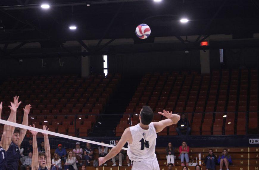 Men’s Volleyball Wipes Out the Menlo Oaks