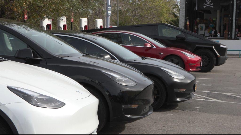 Teslas charge in the Malibu Country Mart. Highly flammable lithium-ion batteries are responsible for powering Teslas and other electric vehicles. Photo by Rachel Flynn