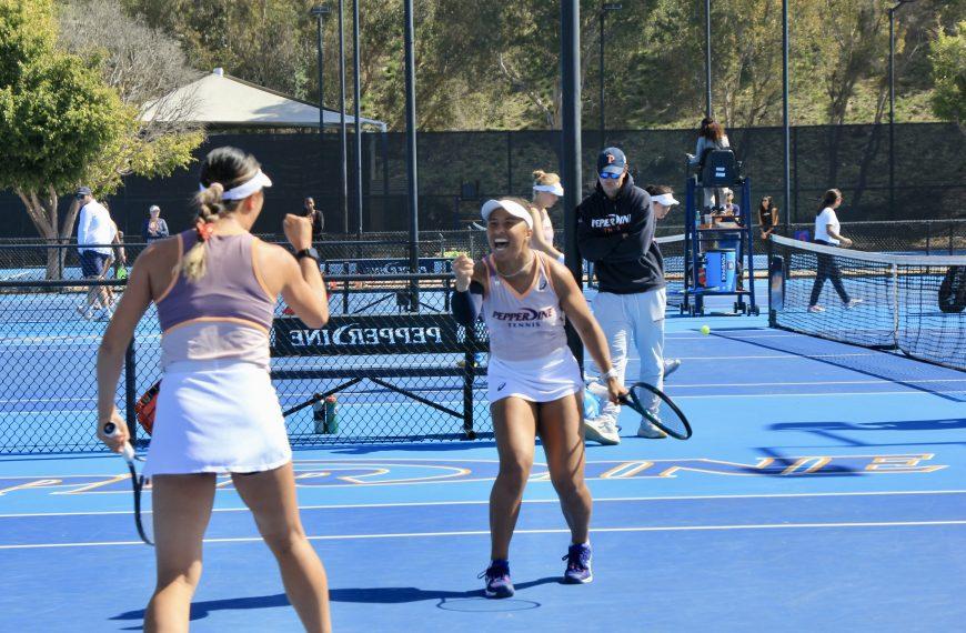 Women’s Tennis Defeats Golden Bears 5-2