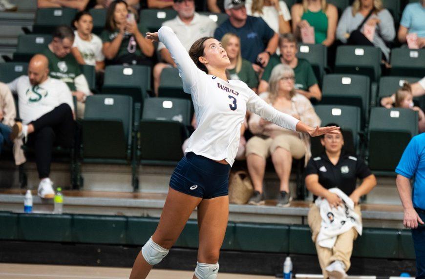 Women’s Indoor Volleyball Starts 2-1 at the Sacramento State Invitational