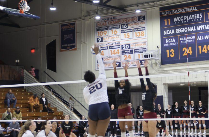 Women’s Indoor Volleyball Sweeps Santa Clara with 3-0 Victory