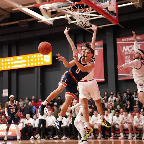 Men’s Basketball Falls 83-81 In Close Battle at Seattle