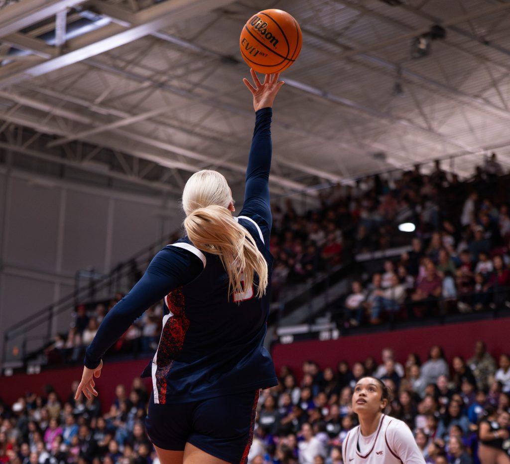 Graduate guard Bella Green goes up for the layup on Jan. 31 at the Leavey Center. Green finished with two points and five rebounds in 12 minutes off the bench. Photo courtesy of Pepperdine Athletics.