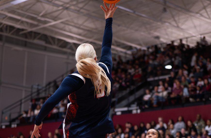 Women’s Basketball Pulls Off 74-72 Upset Win at Santa Clara