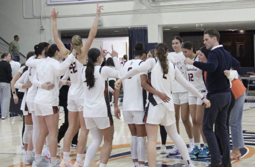 Women’s Basketball Sweeps Santa Clara on Senior Night