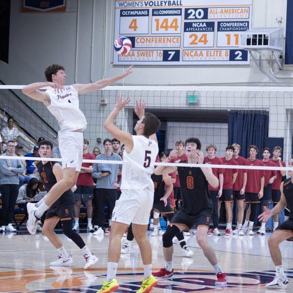 Men’s Volleyball Sweeps USC, Waves Farewell to Firestone