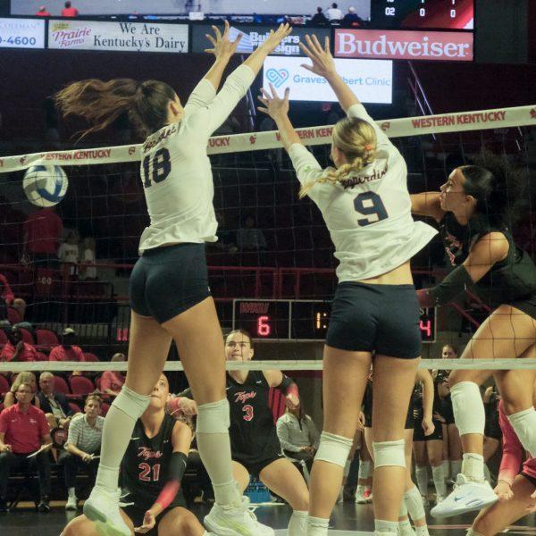 Women’s Volleyball Falls to Western Kentucky in First Game of Alyssa Cavanaugh Classic