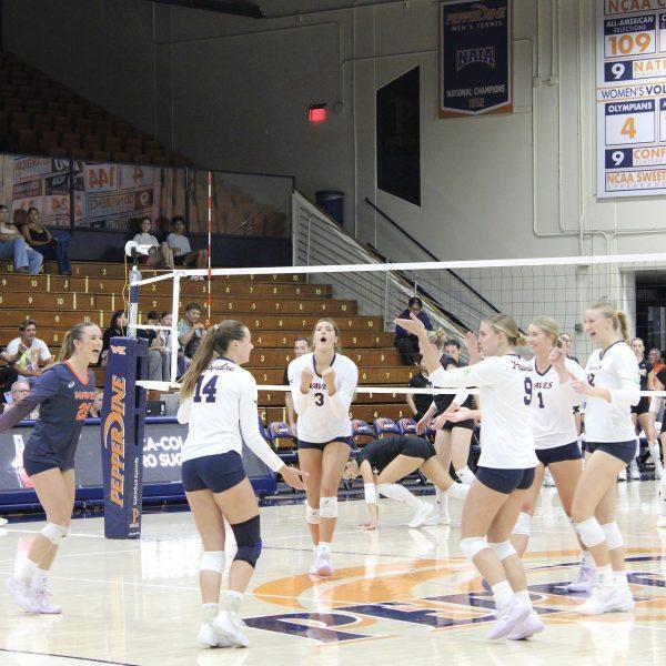 Women’s Indoor Volleyball Falls Short Against Saint Mary’s