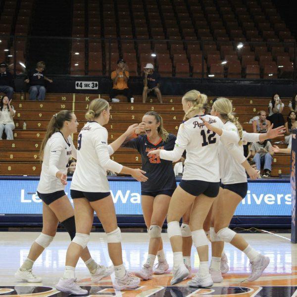 Women’s Indoor Volleyball Sweeps San Francisco